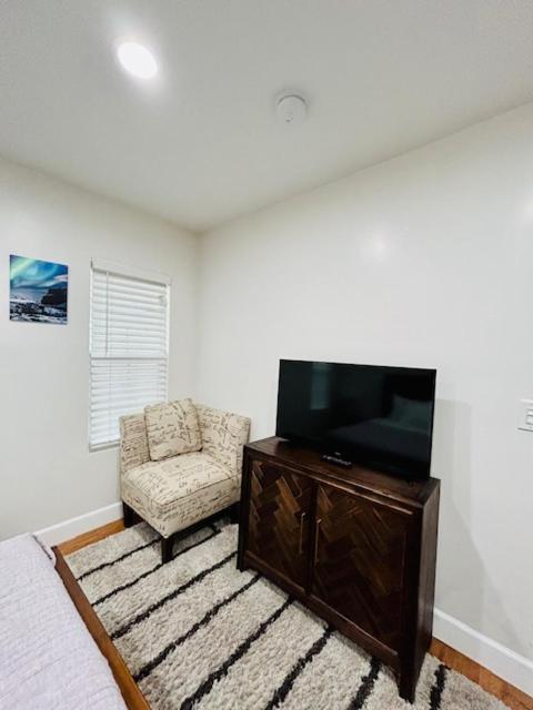 לוס אנג'לס Gated Contemporary 3 Bedroom - 2 Bathroom Home In South La Plus Parking מראה חיצוני תמונה